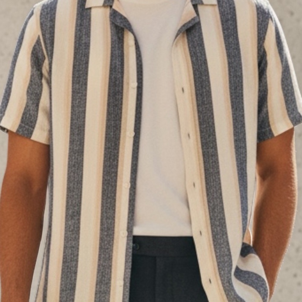 Hollister Men's Short Sleeve Vertical Stripe Shirt - Cream & Navy